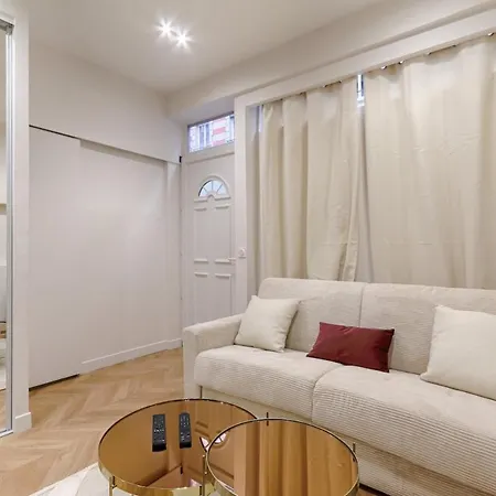 Apartment Cambodge Pere Lachaise Cosy 2p Paris